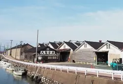富山県射水市庄西町の倉庫